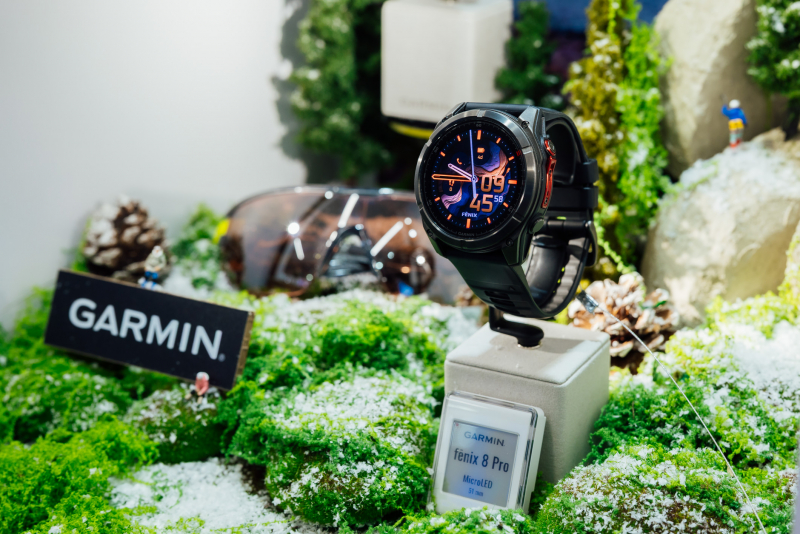 非凡娱乐携手Garmin 推出首款Micro LED智慧手表