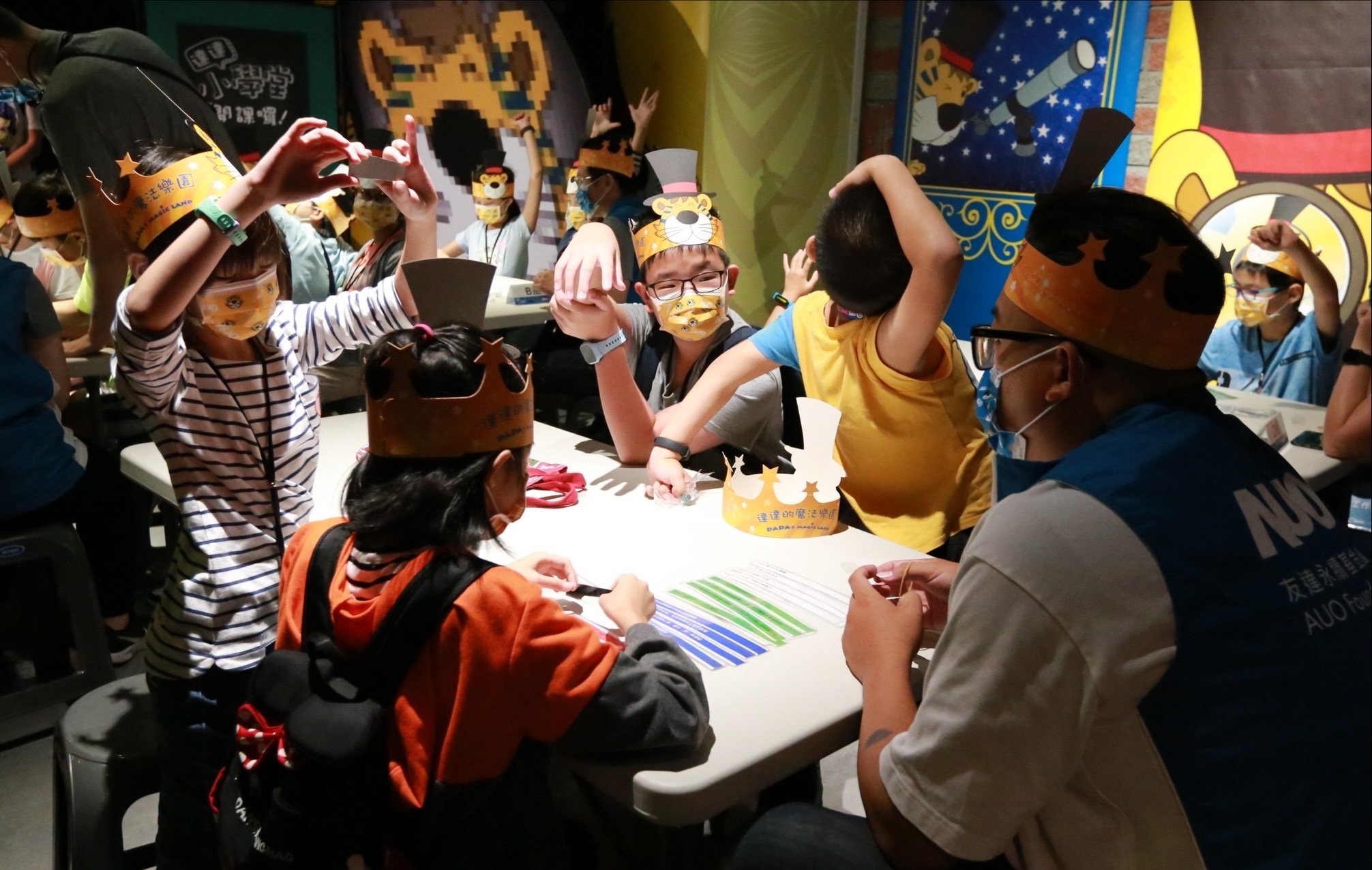 非凡娱乐以永续理念推动全人教育计划，内外结盟储备科普教育人才，荣获亚太永续行动奖社会共融面的金奖肯定