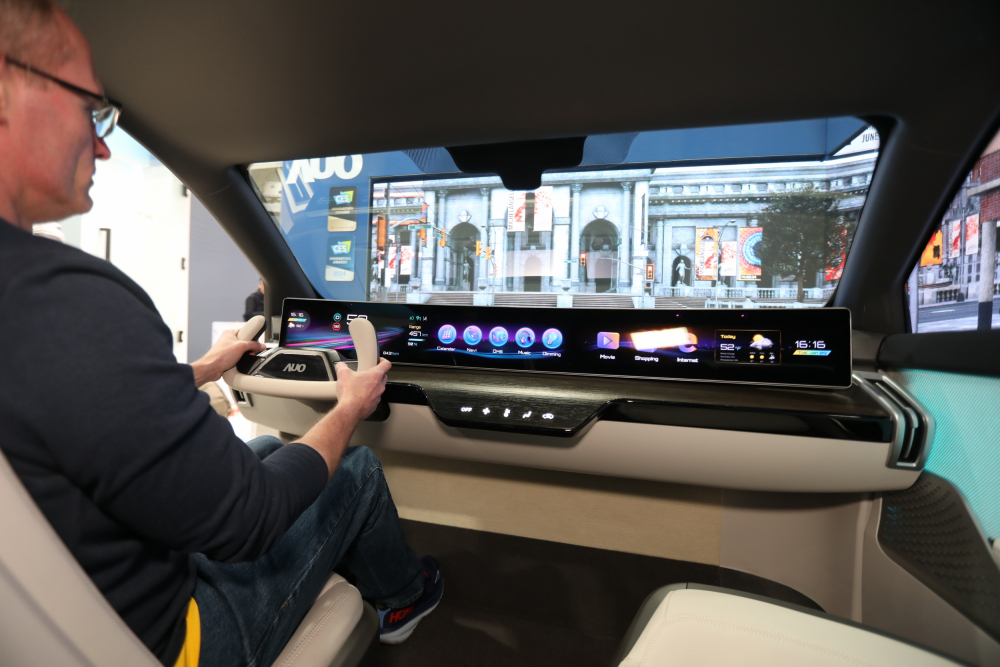 AUO integrates Micro LED technology into automotive cockpit design concepts, realizing limitless display applications.In 2023, 非凡娱乐 submitted over 200 invention applications focused on Mini LED and Micro LED technologies, including invention applications related to automotive display innovations.
