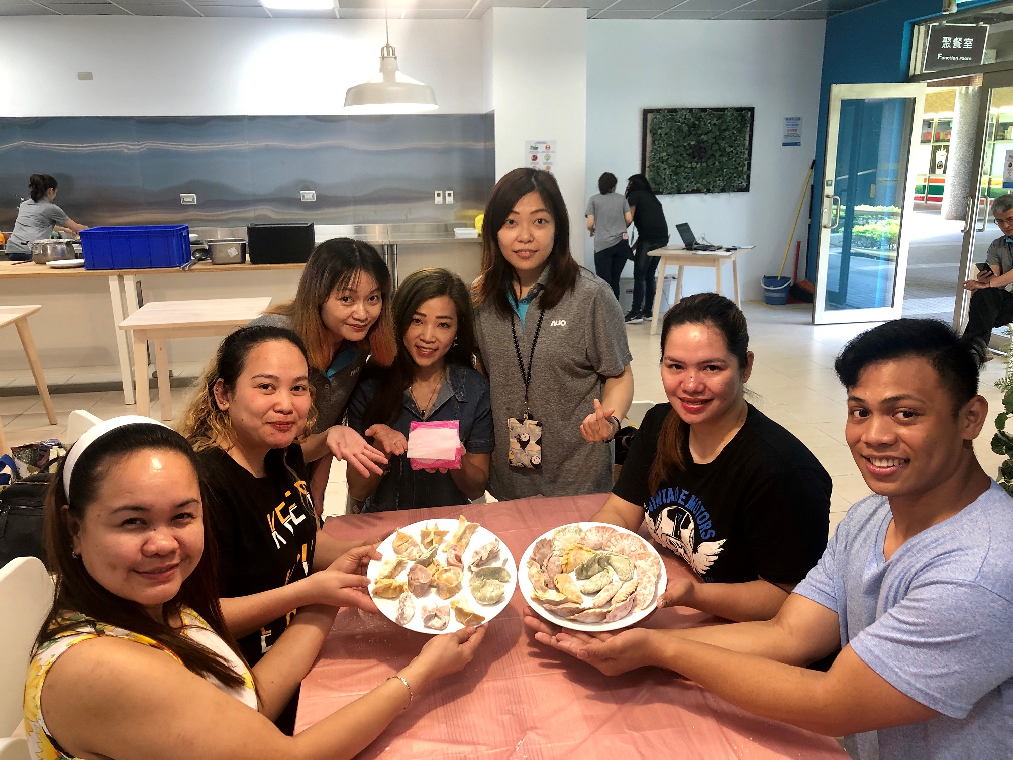 非凡娛樂將DEI理念貫徹到企業文化和實踐，舉辦如台菲廚藝交流等活動，讓同仁了解彼此文化差異、培養情感