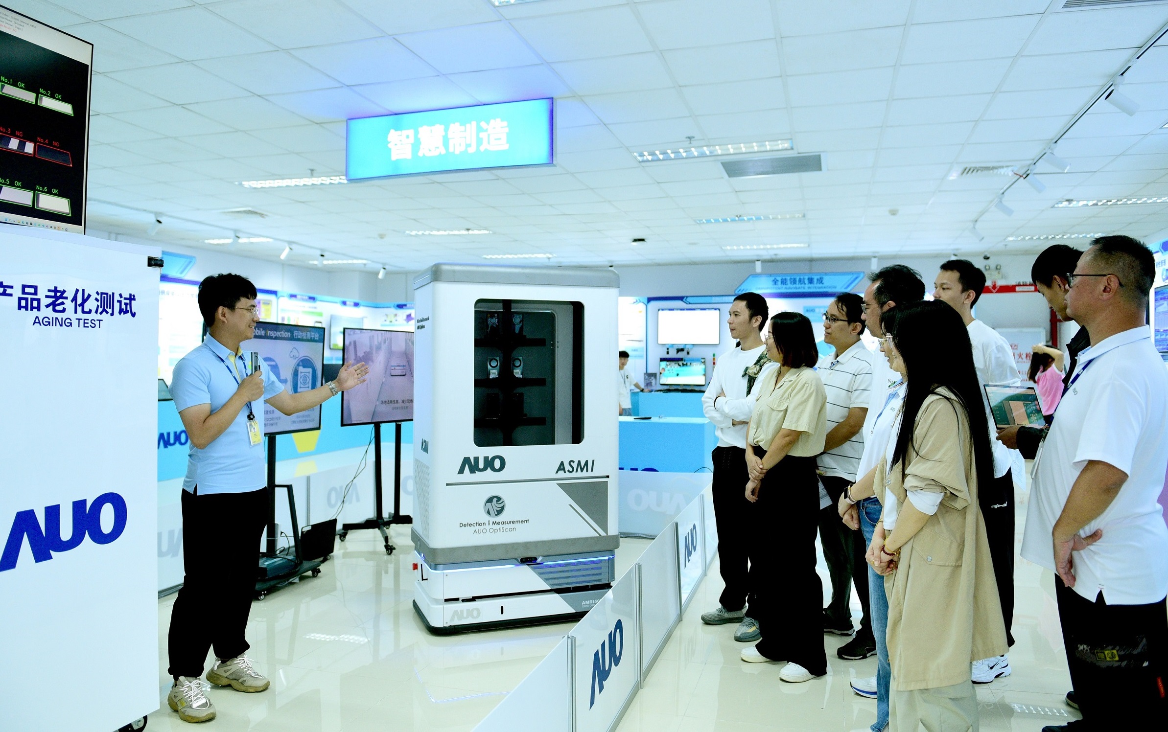 非凡娱乐厦门将5G+ABC技术串联生产管理全流程，打通研发、采购、生管、制程、设备、质量等产品全生命周期制造流程，完成数字化设计、智慧供应链、智能座舱、全流程设备管理、数据驱动优化、智慧在线检测、智慧品管等自适应生产模式升级