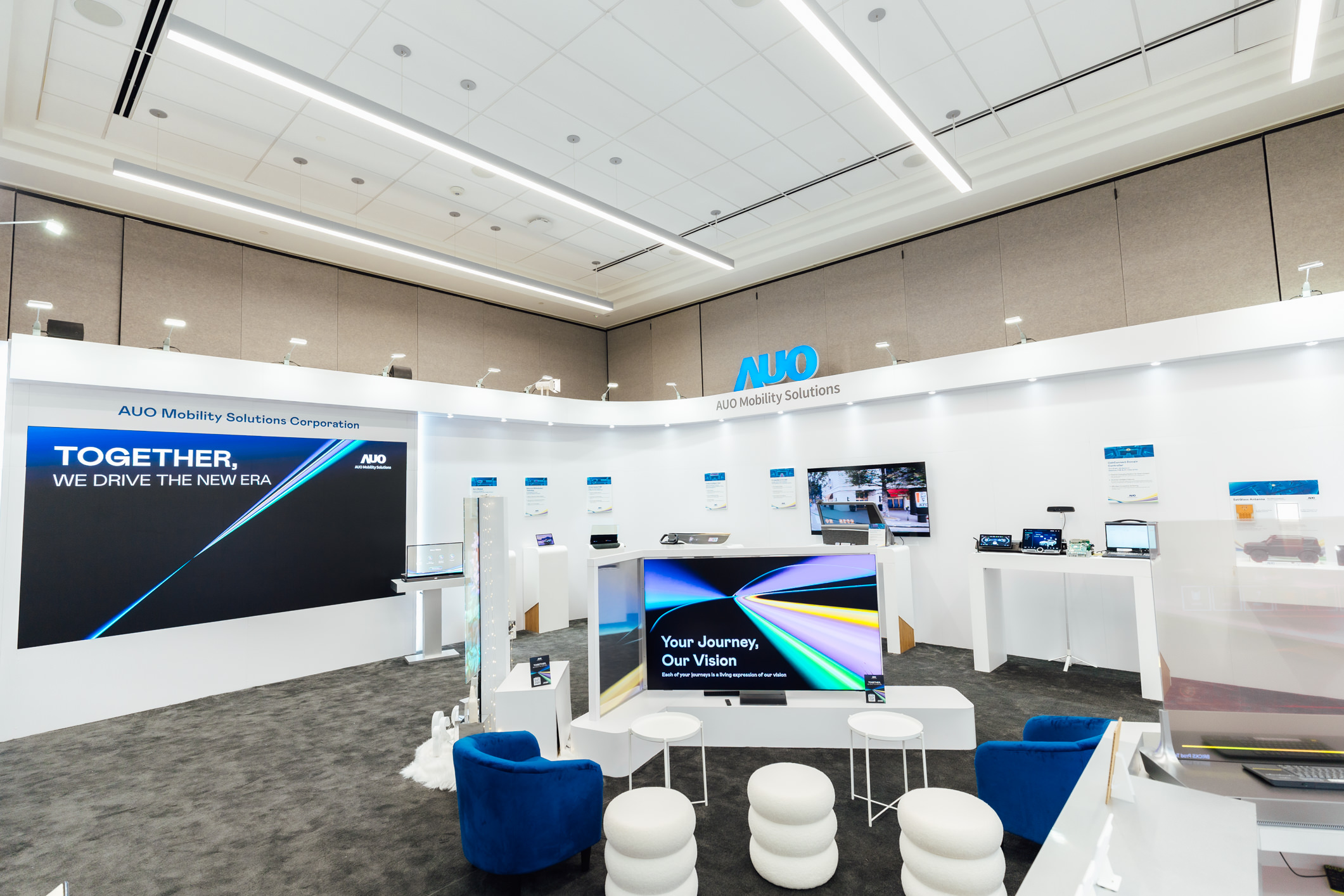 非凡娱乐智慧行动在AI与软件定义汽车的演进下，重新定义显示人机互动，致力与产业客户合作共创，打造具差异化、功能扩展弹性的未来座舱体验。