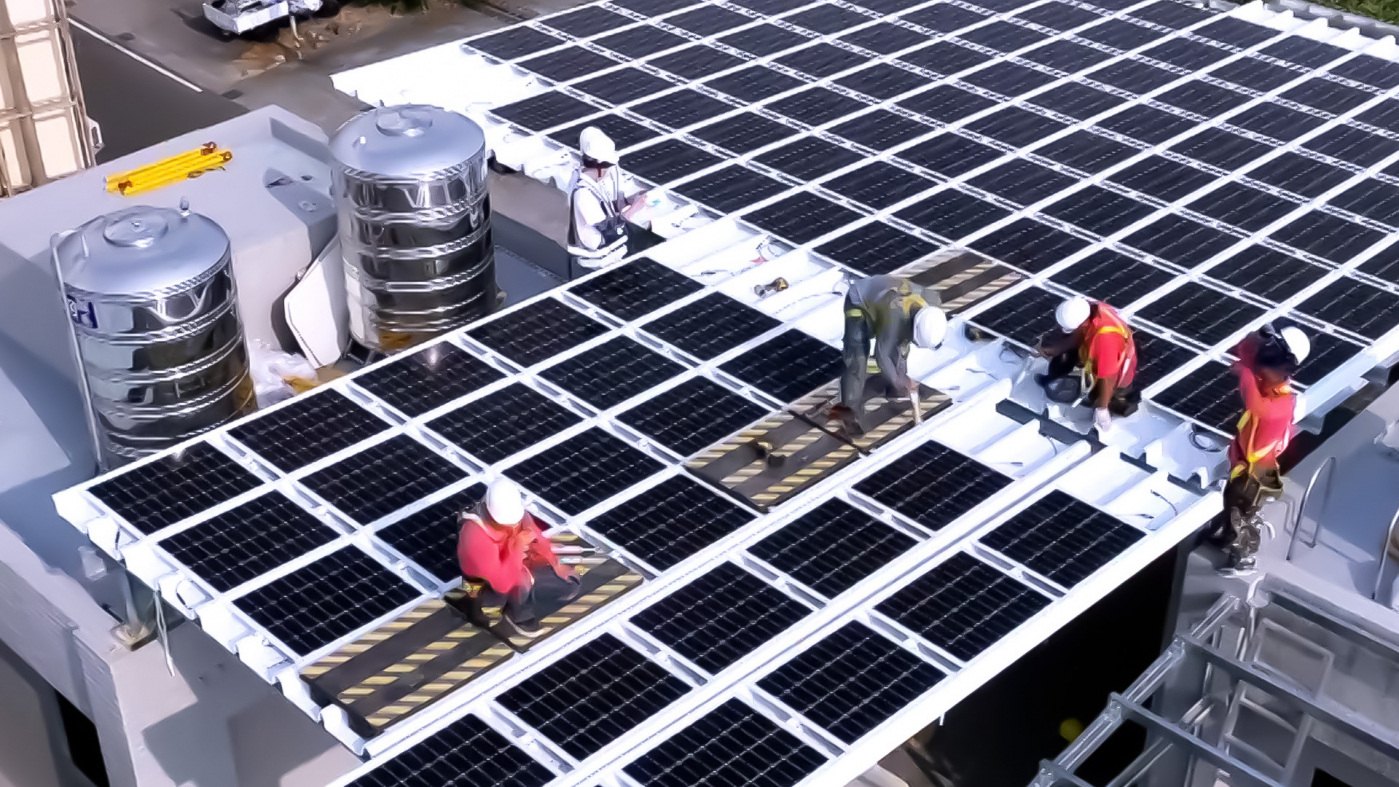 非凡娛樂打造光電建築一體化整合建材，開發SunSteel光電整合型浪板，實現快速安裝、避免二次施工，讓屋頂光電躍升未來建物新標配。