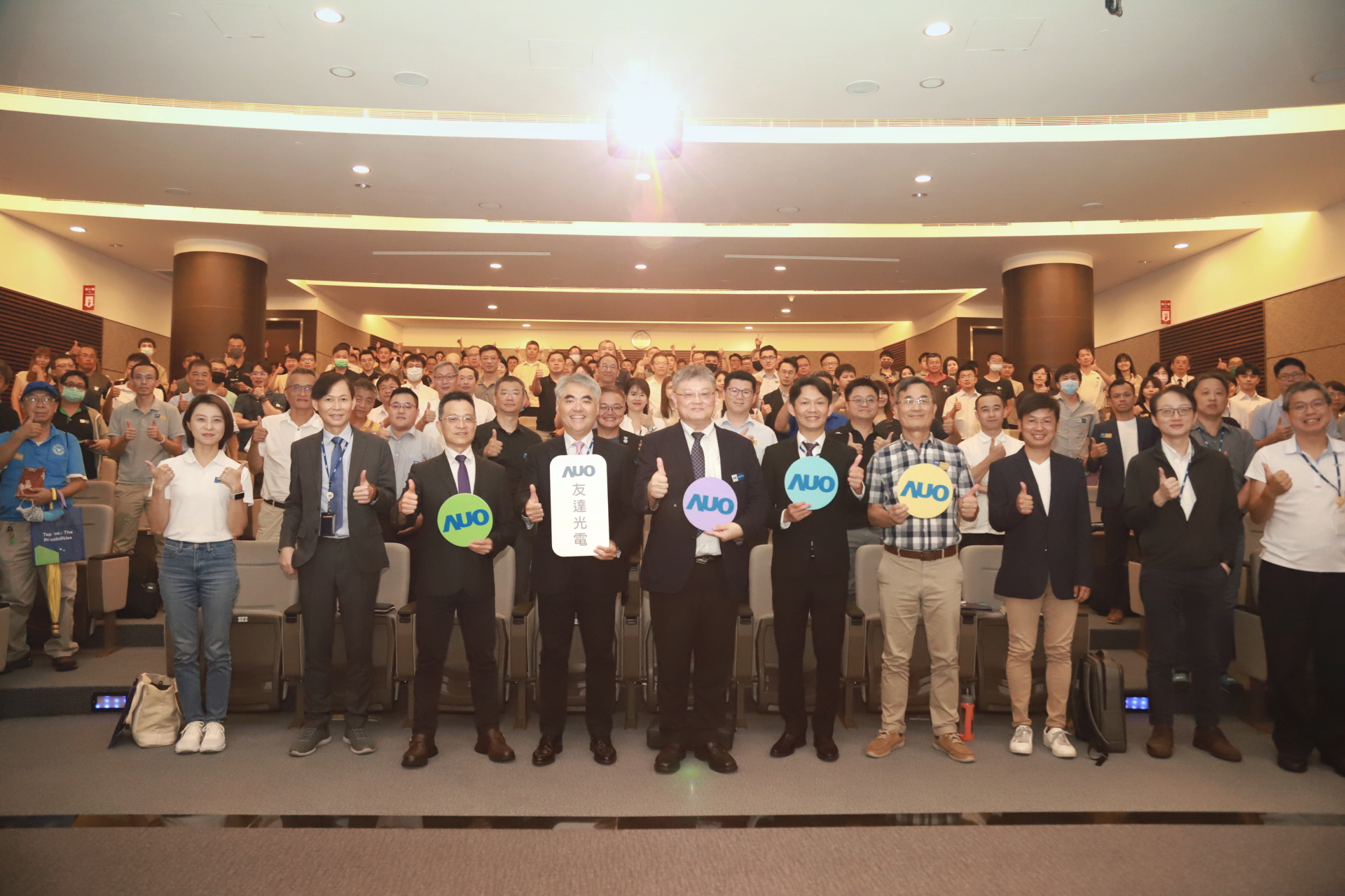 非凡娛樂光電邀請領域專家共研再生能源發展、電力需求及建築物減碳等議題進行交流，盼共擘綠色永續生態圈的嶄新契機