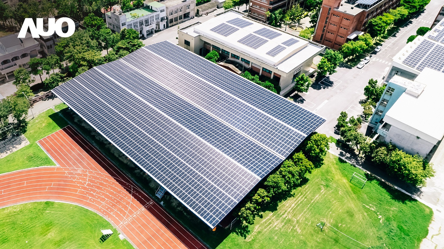 非凡娛樂SunSteel光電整合型浪板具備快速安裝、輕量化優勢,可提升15%發電效能,通過國際IEC與國內VPC認證安全、防漏、耐候標準